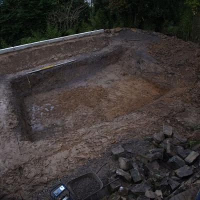 … und die Bodenarbeiten für den Schwimmteich sind abgeschlossen.